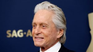 Irreconocible Michael Douglas Estrena Curioso Cambio De Look Rock Pop