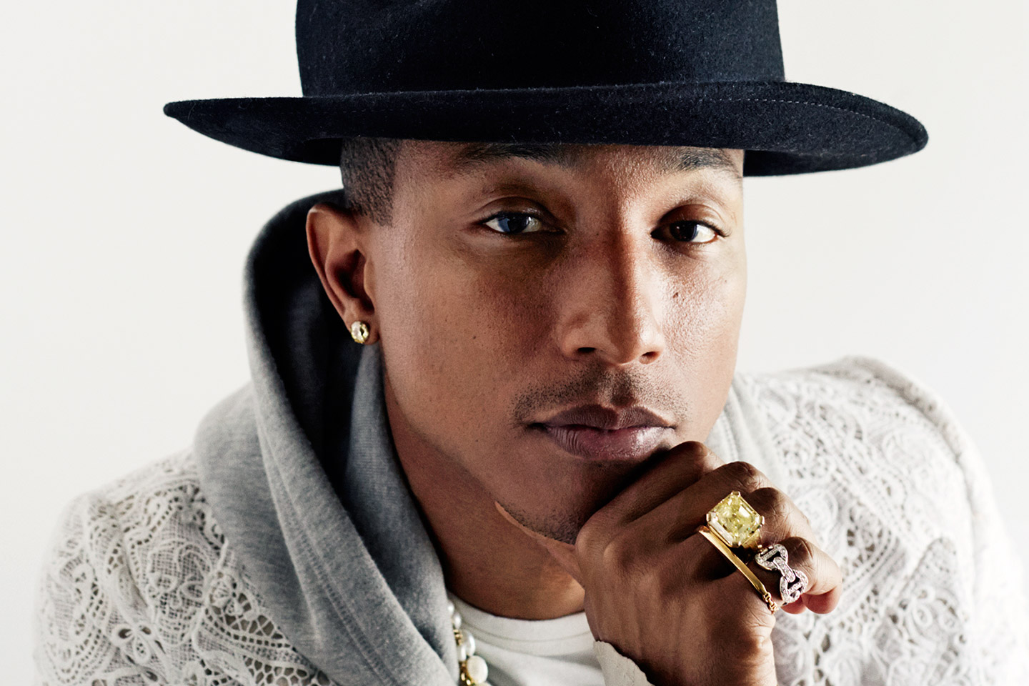 Va sobre el amor: nos asomamos con Pharrell Williams al estudio