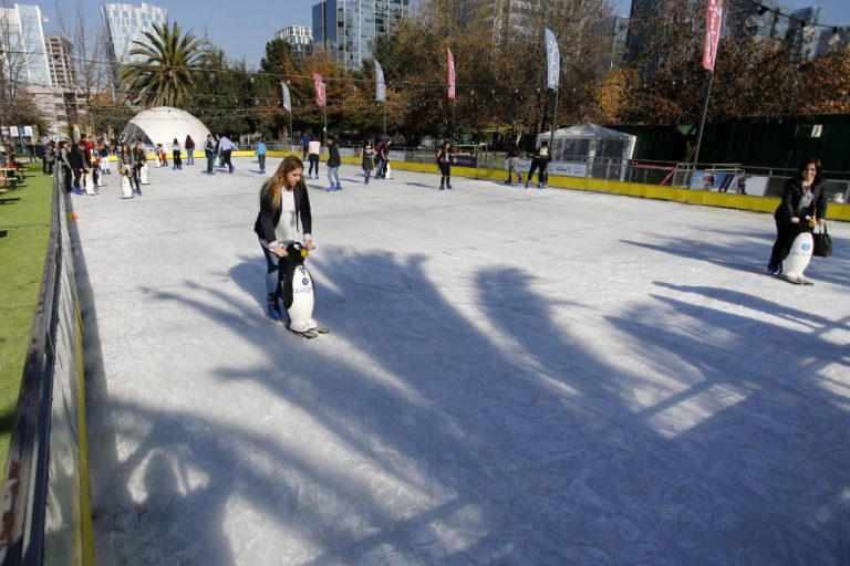 Las Condes Inauguró Pista De Patinaje En Hielo — Rockandpop 2894