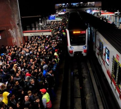 Metro De Santiago Restablece Funcionamiento De Los Leones Y Tobalaba