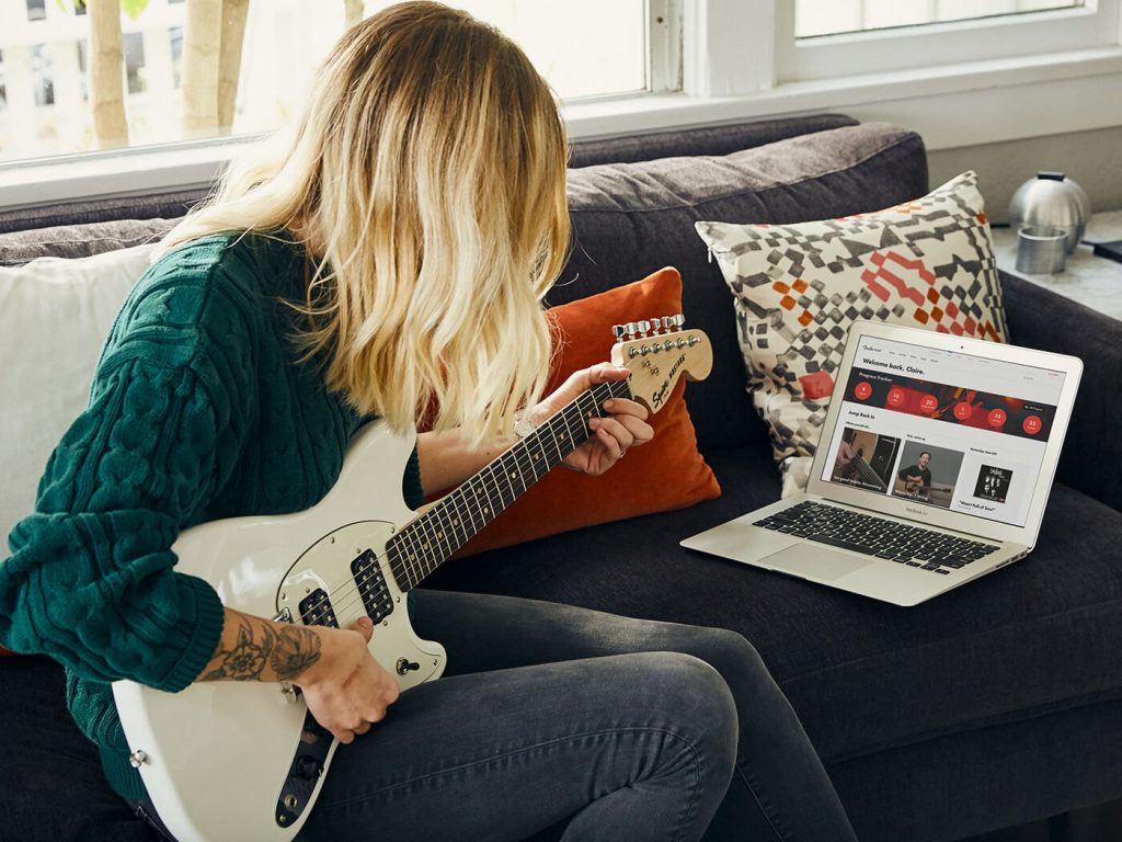 Fender tiene tres meses de clases de guitarra gratis por cuarentena