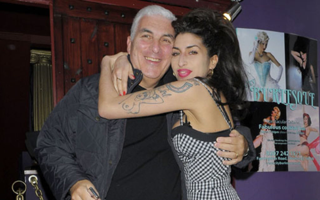 padre de amy winehouse