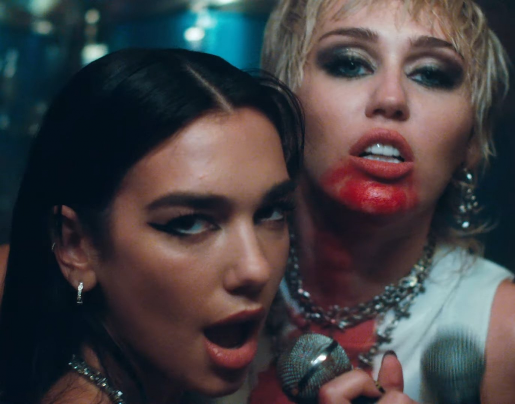 Acusan a Miley Cyrus de plagiar a Dream Wife en su nuevo video con Dua