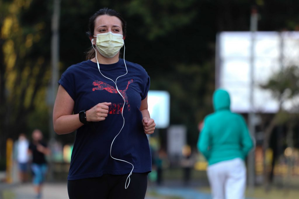 CONCEPCION: Transeuntes Realizan Ejercicios En Parque Ecuador