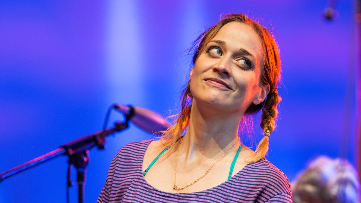 Fiona Apple revela la divertida razón por la que su mamá la llamó