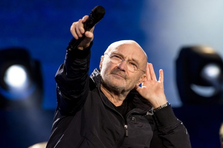 Phil Collins preocupa por su salud en el último concierto de Genesis