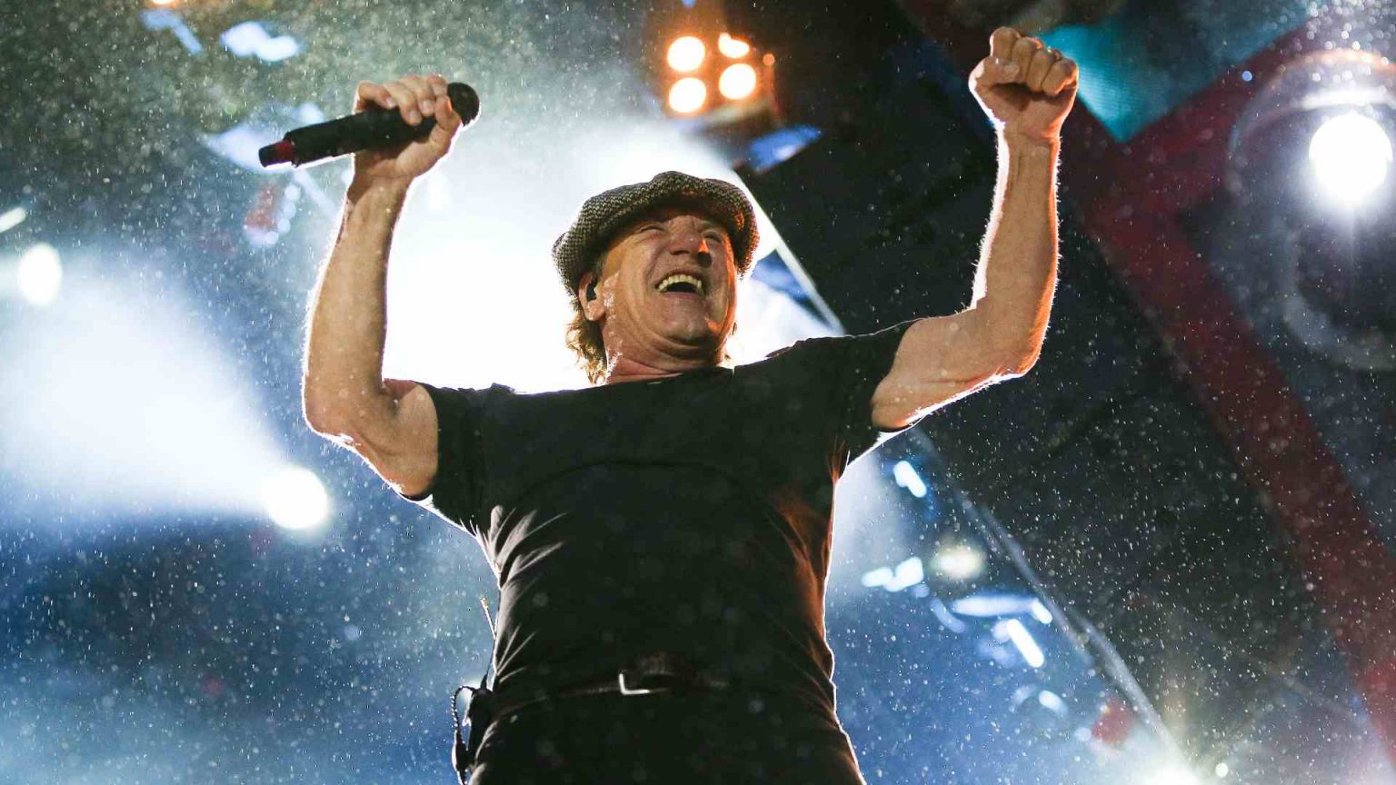 Brian Johnson Aclara Rumores Sobre Quién Escribió 