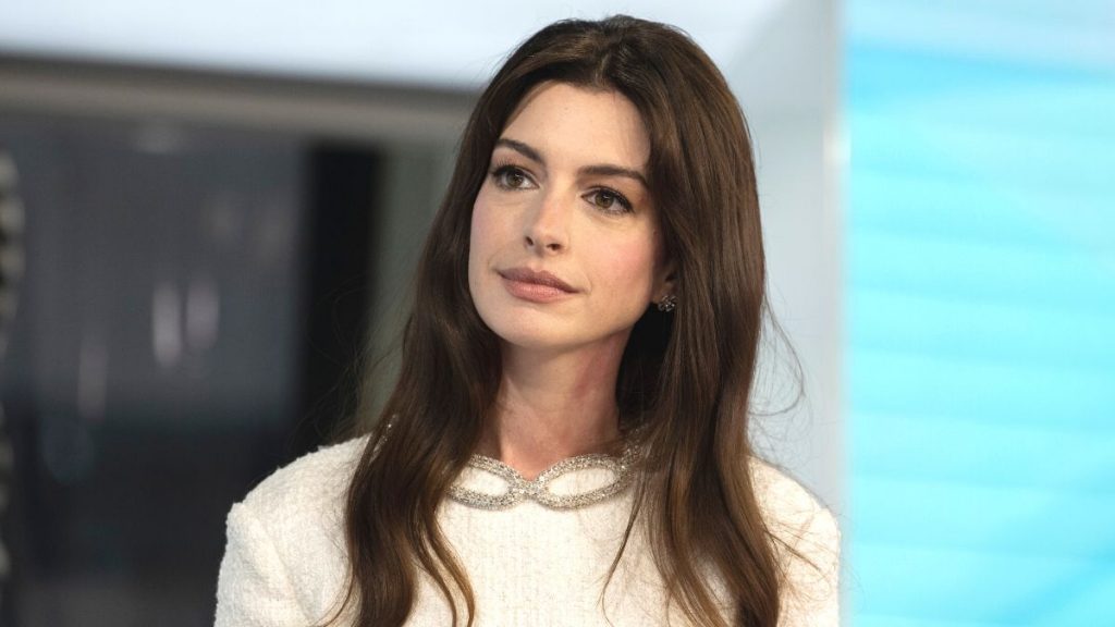 Anne Hathaway periodista