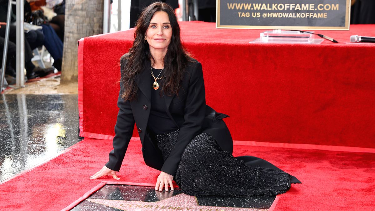 Junto A Compañeras De Friends Courteney Cox Recibe Estrella En El Paseo De La Fama — Rockandpop 