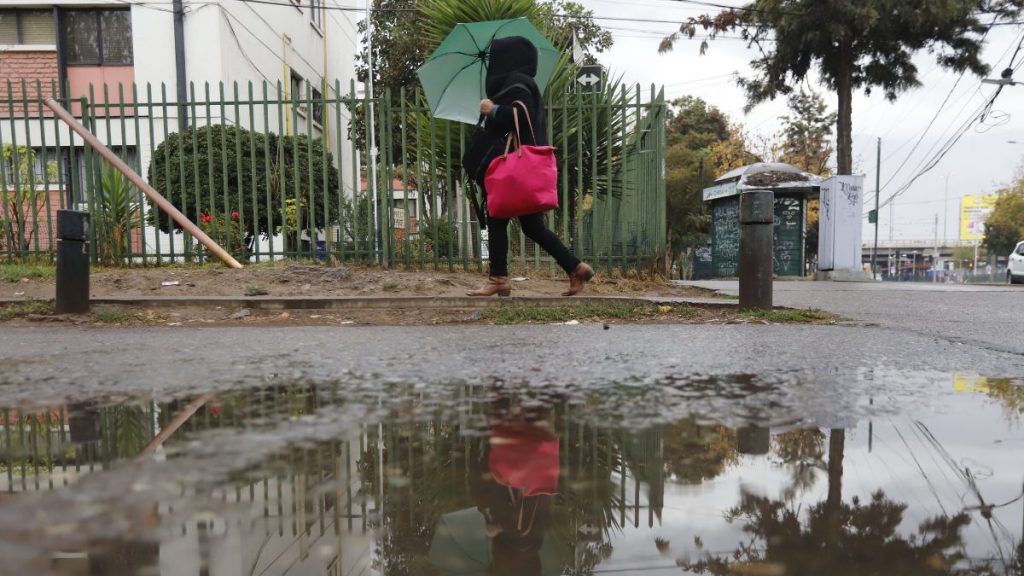 Lluvia en santiago A_UNO_1457318 feriado