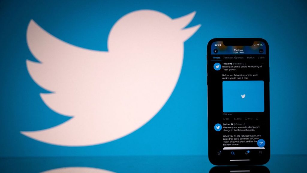 Twitter demanda por sellos musicales editores