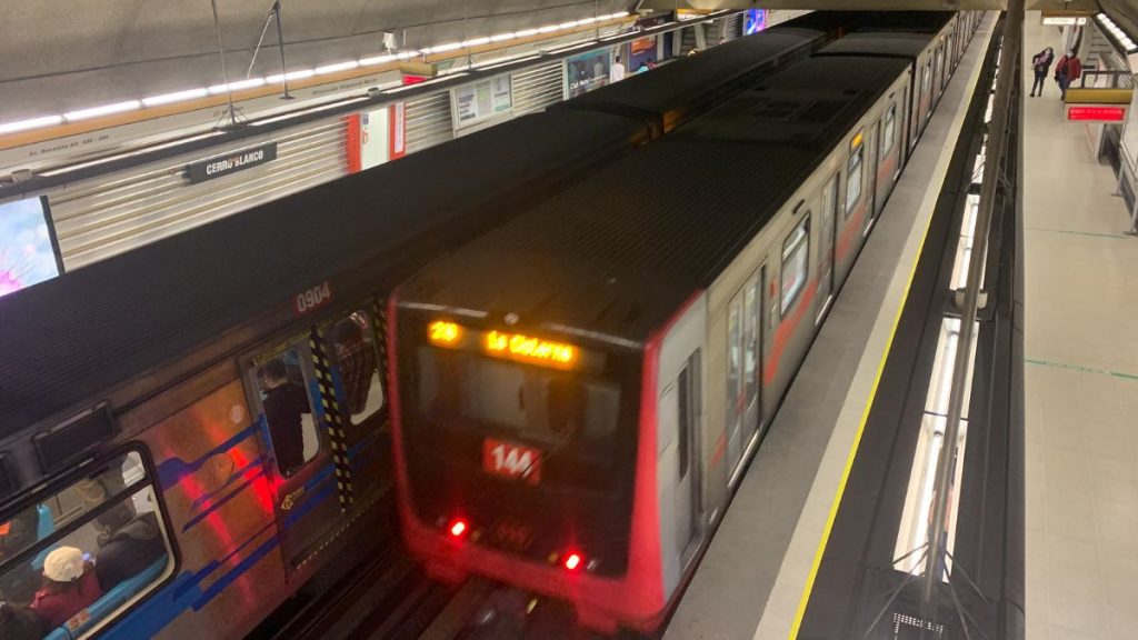 Metro de Santiago Línea 2 A_UNO_1390201 emergencia