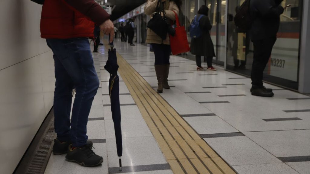 Problemas metro de santiago por lluvia A_UNO_1469832 web