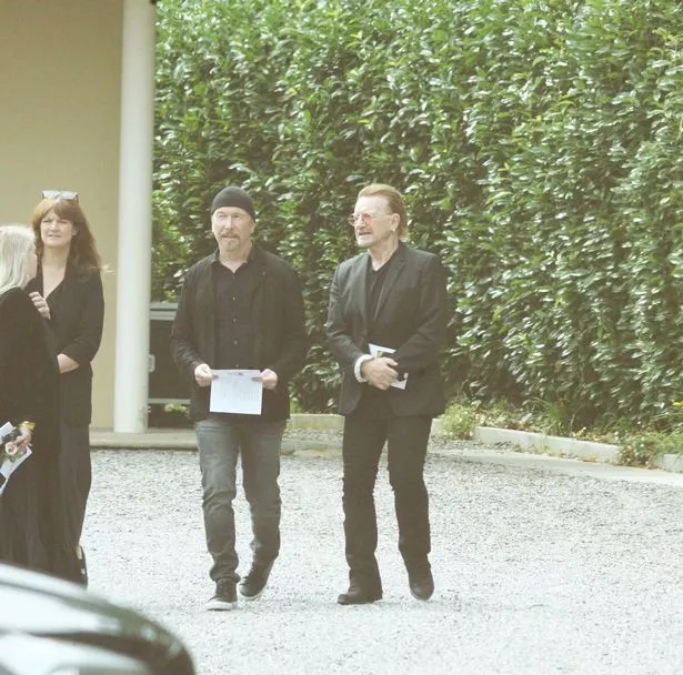 Bono en el funeral de Sinéad