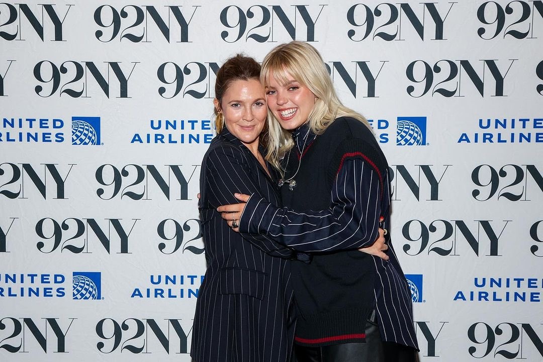 Drew Barrymore y Reneé Rapp