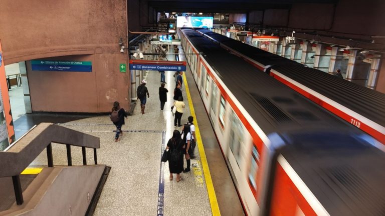 Metro de Santiago 15 de agosto feriado