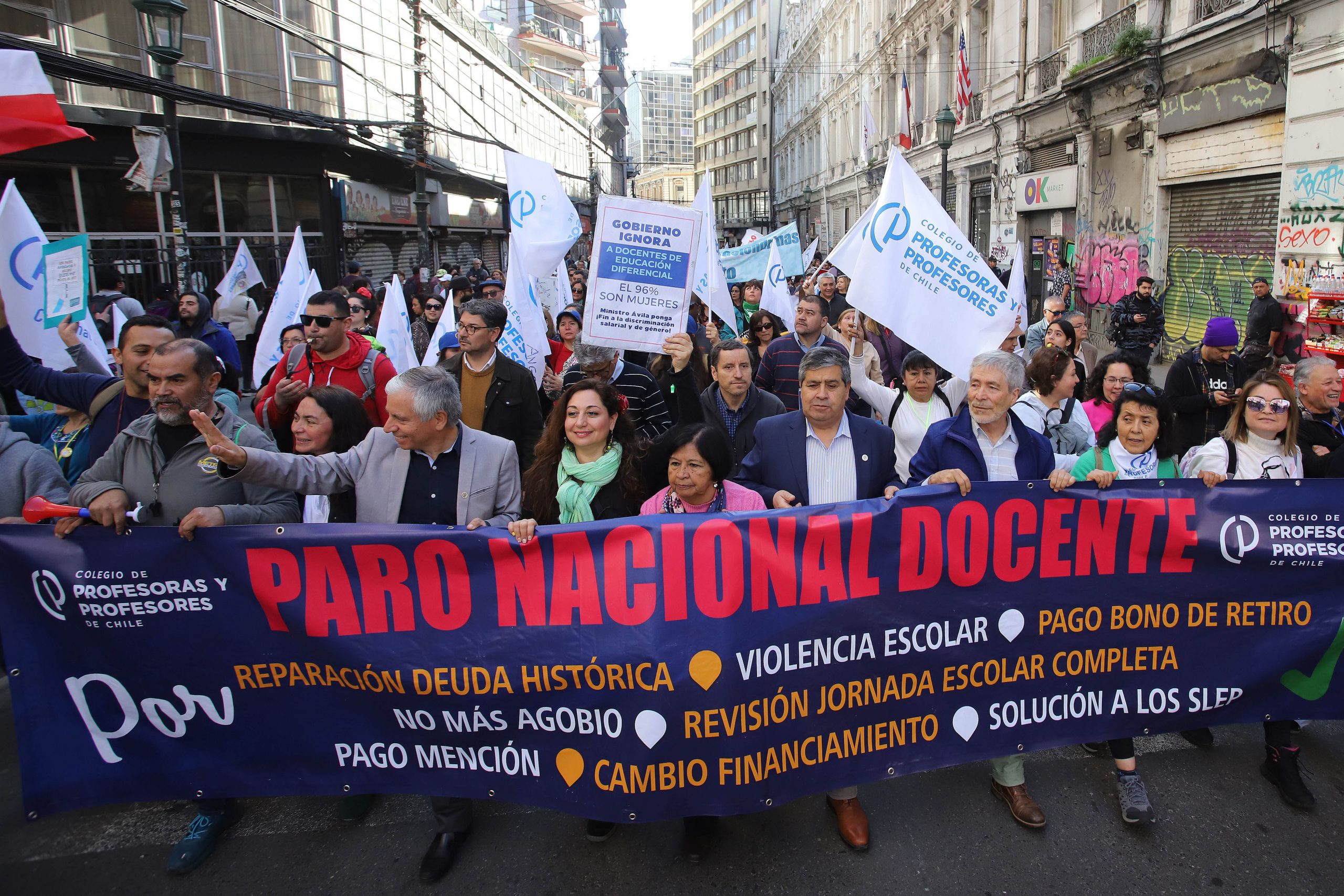 Marcha por la jornada de para nacional de profesores en Valparaíso FOTO: Agencia Uno