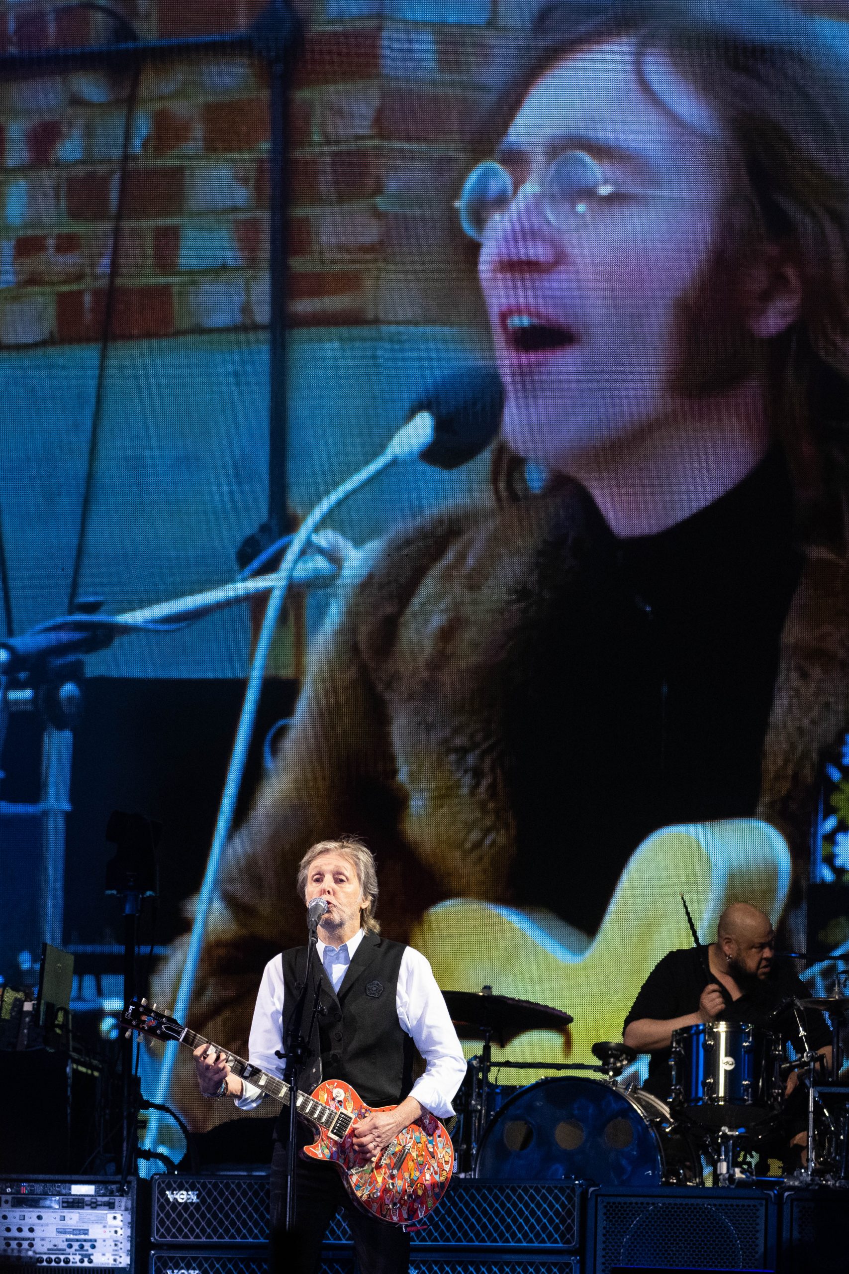 Paul McCartney hace dueto con John Lennon en Glastonbury 2022. Foto: Getty Images