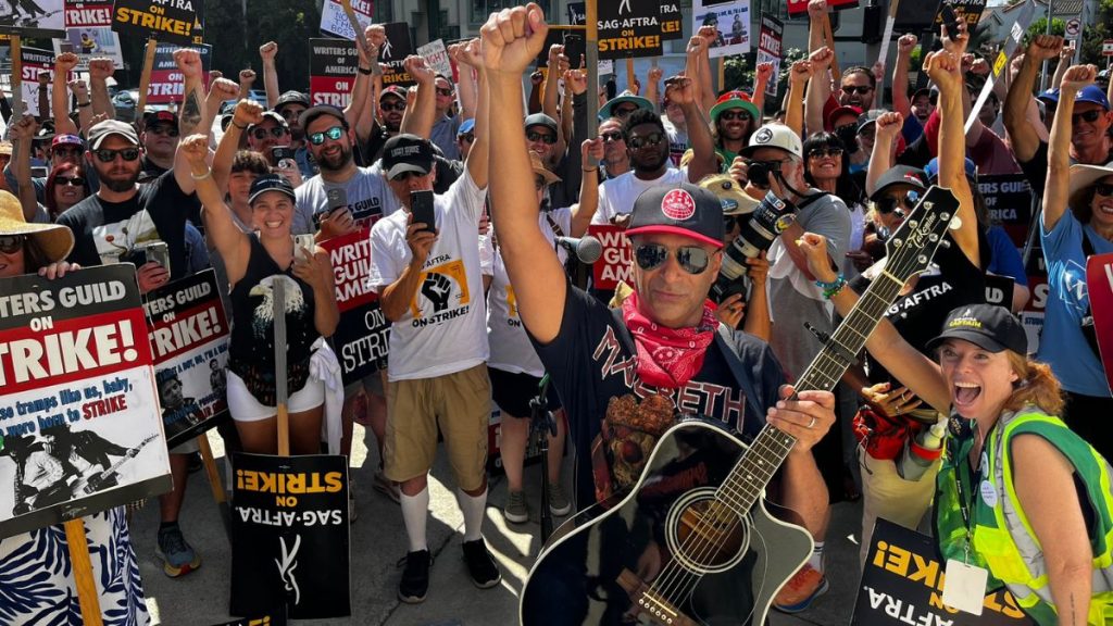 Tom Morello en huelga de actores web