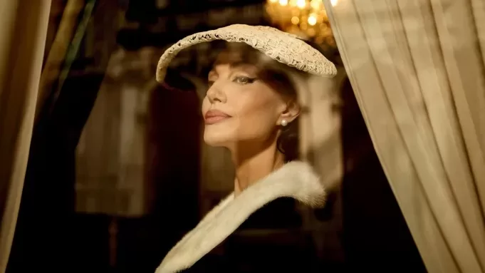 Angelina Jolie como Maria Callas