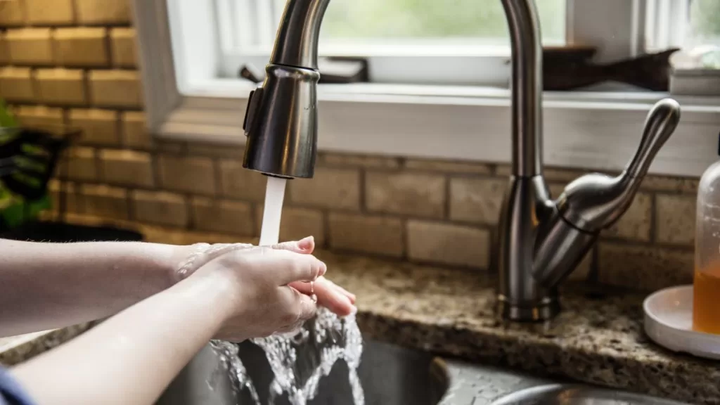 Corte de agua GettyImages-1215778147 web