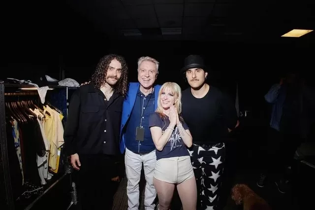 David Byrne y Paramore