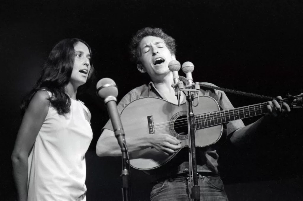 Bob Dylan y Joan Baez en 1963. Foto: Getty Images