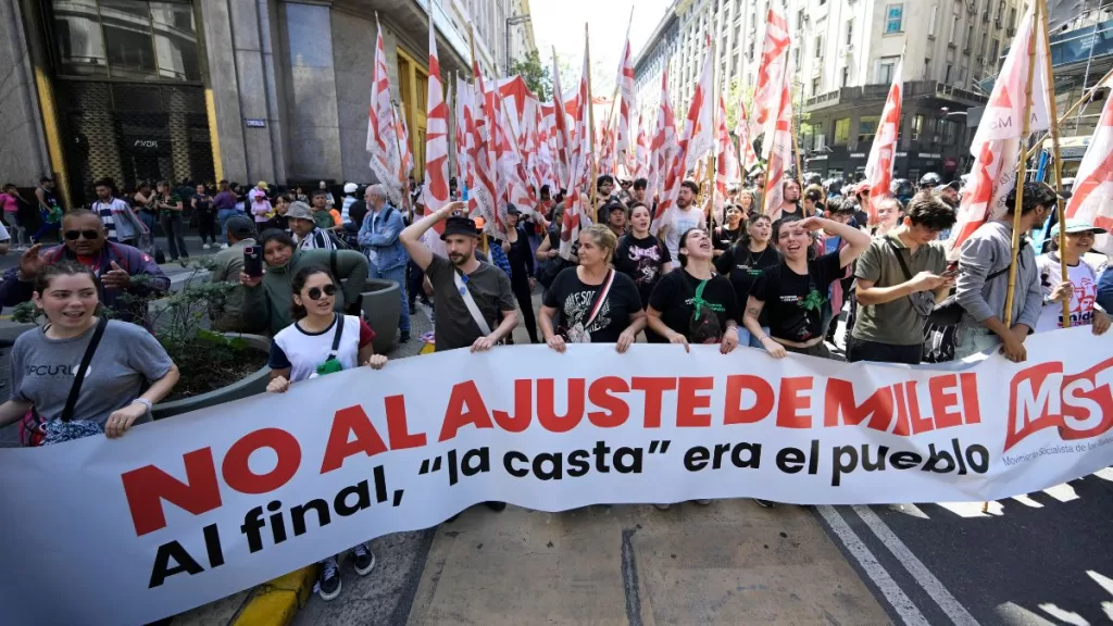 Protestas en ARgentina GettyImages-1863221365 web