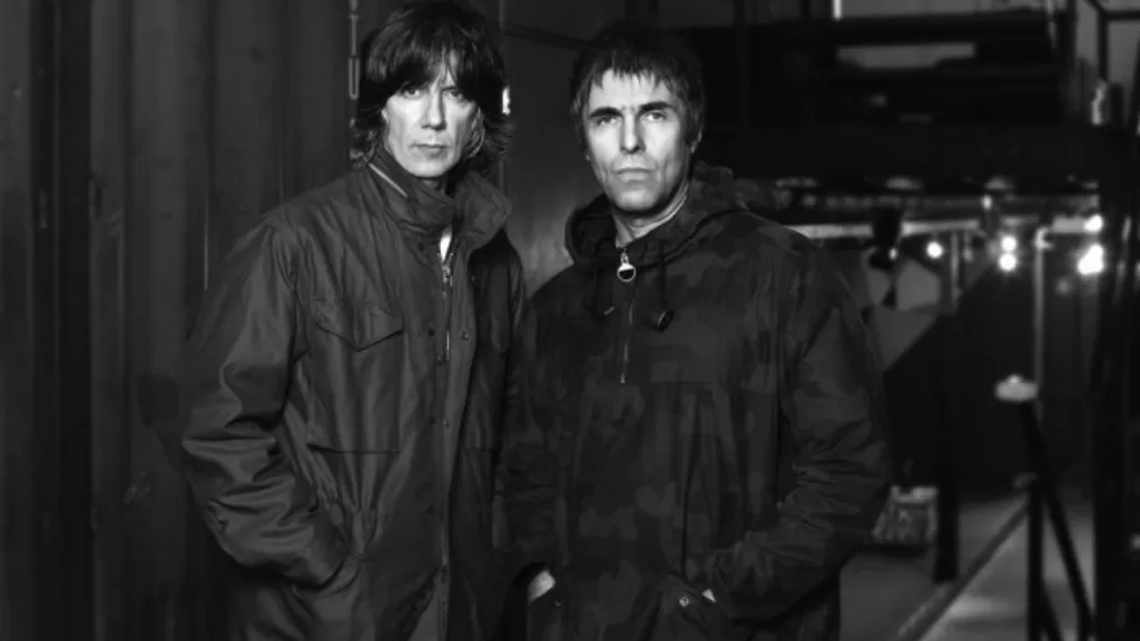 Liam Gallagher y John Squire Tom Oxley