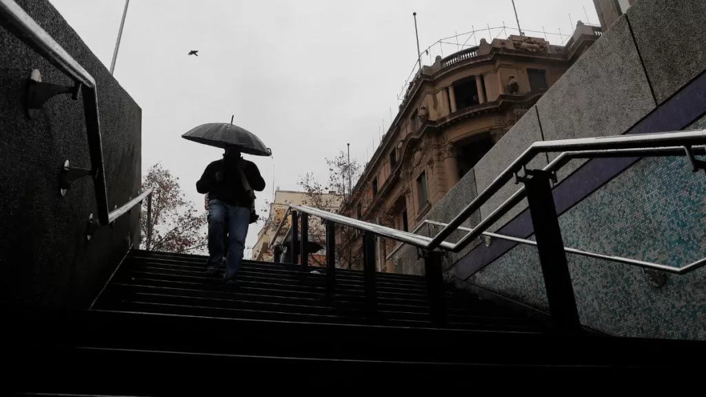 Lluvia sistema frontal en Santiago GettyImages-1619650711 web