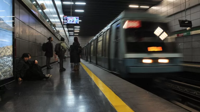 Metro de Santiago feriado A_UNO_1591109 web