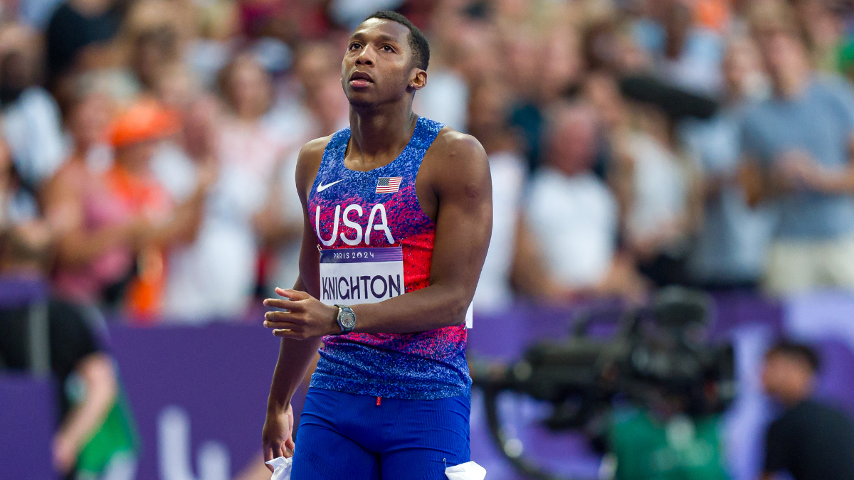 Erriyon Knighton del Equipo Estados Unidos luego de competir en la final de 200m masculinos París 2024