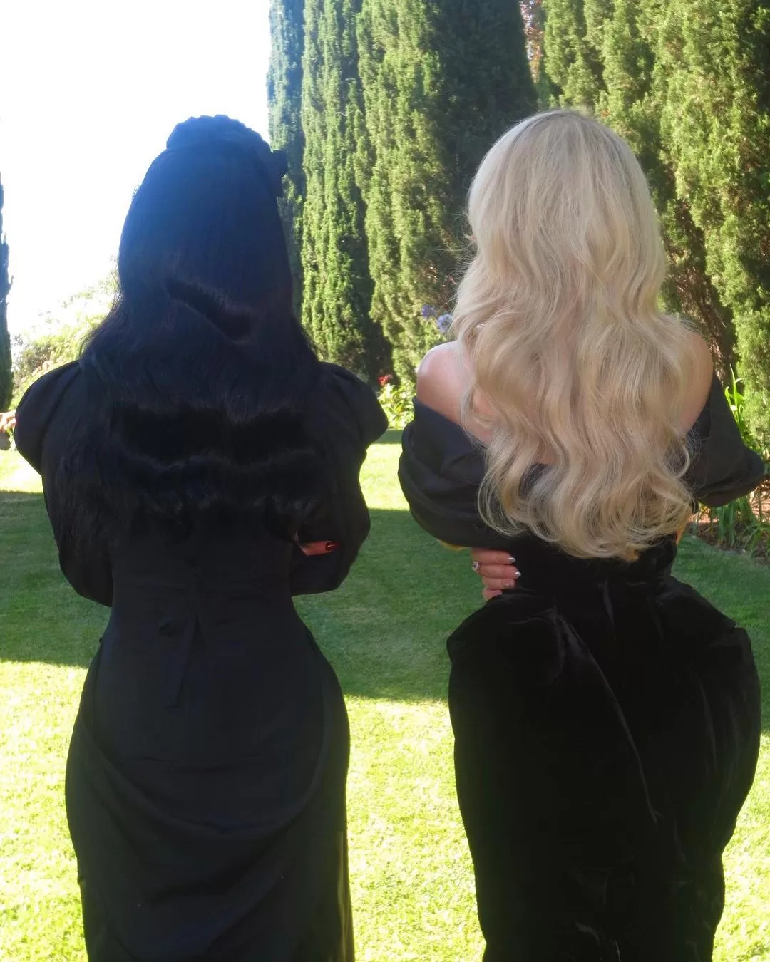 Sabrina Carpenter y Jenna Ortega para Taste