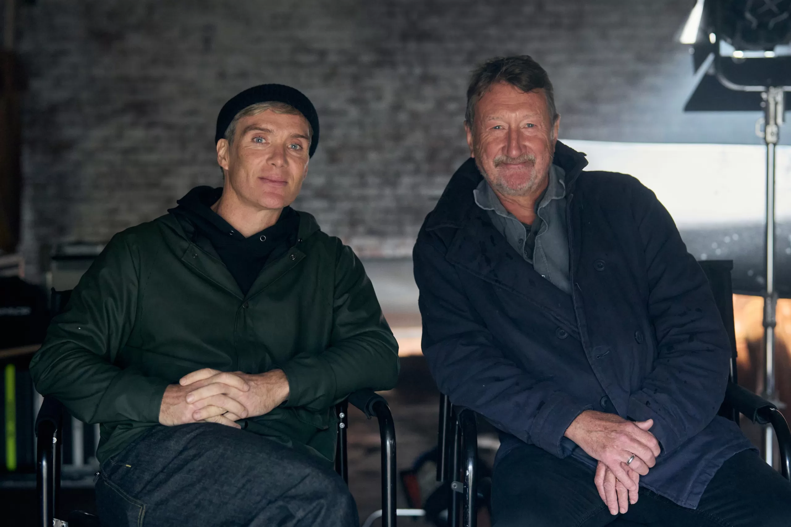 Cillian Murphy y Steven Knight en el set de rodaje de película de Peaky Blinders (Netflix)