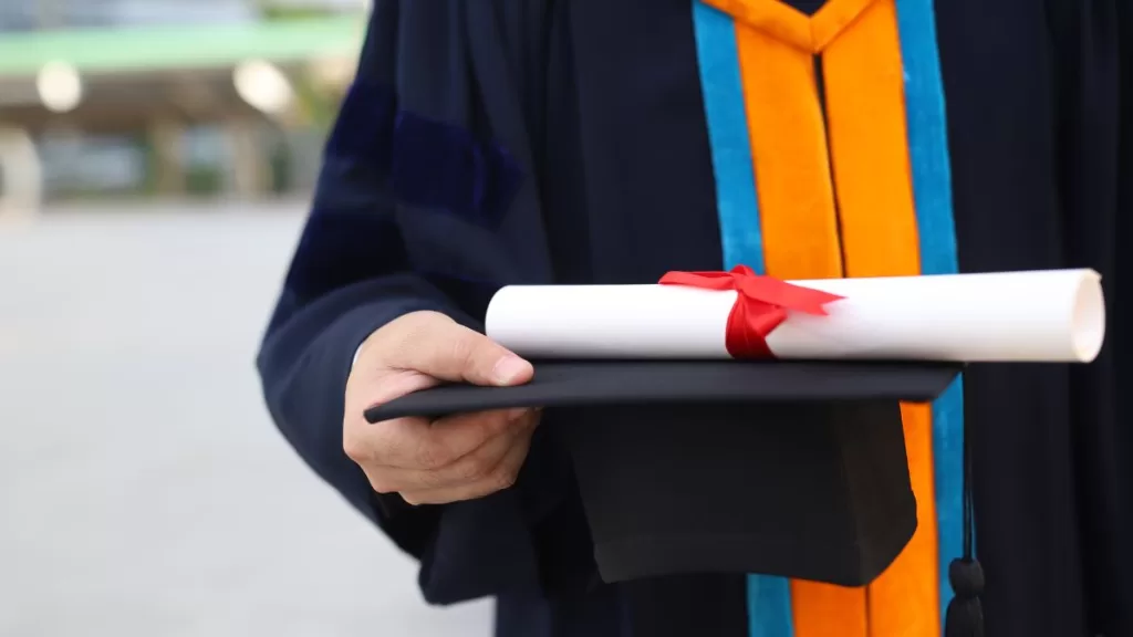 Diploma Universitario deuda arancel GettyImages-1283018309 web