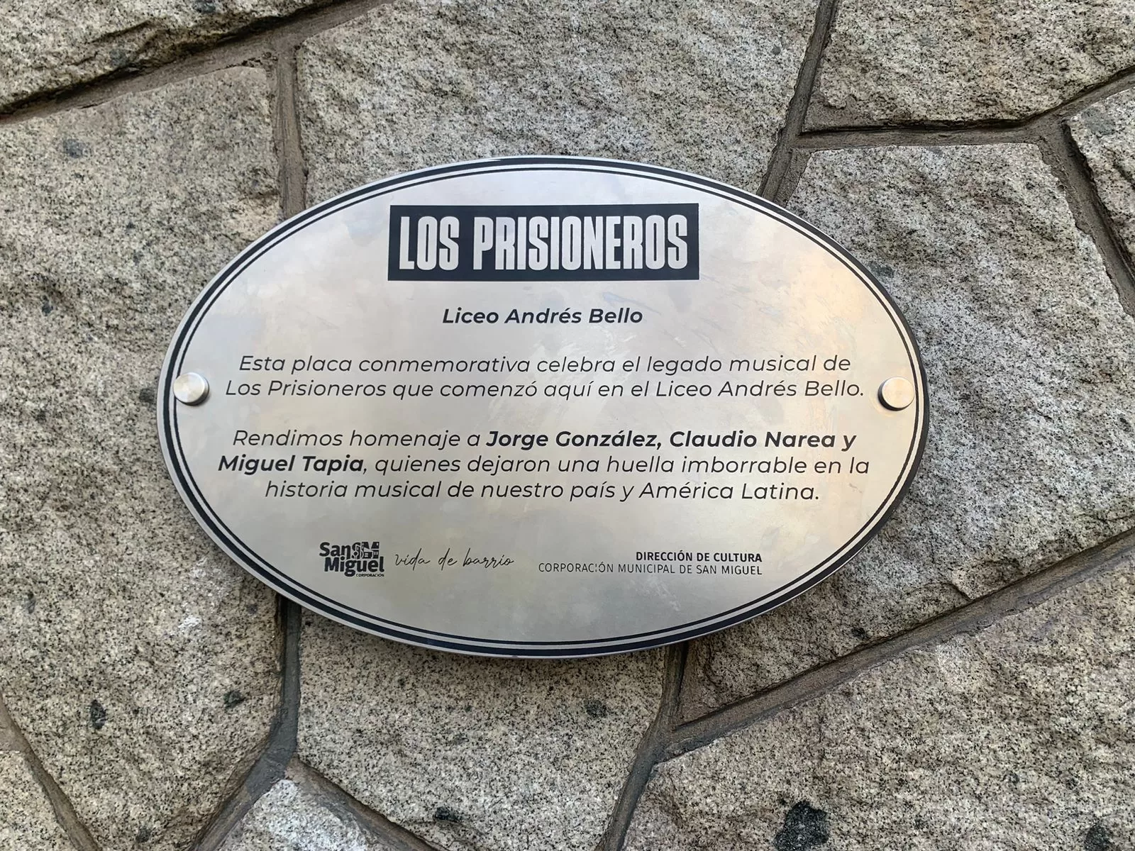 Los Prisioneros