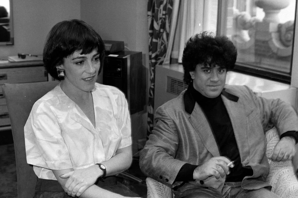 Carmen Maura junto a Pedro Almodóvar, New York, 1988 | Getty Images