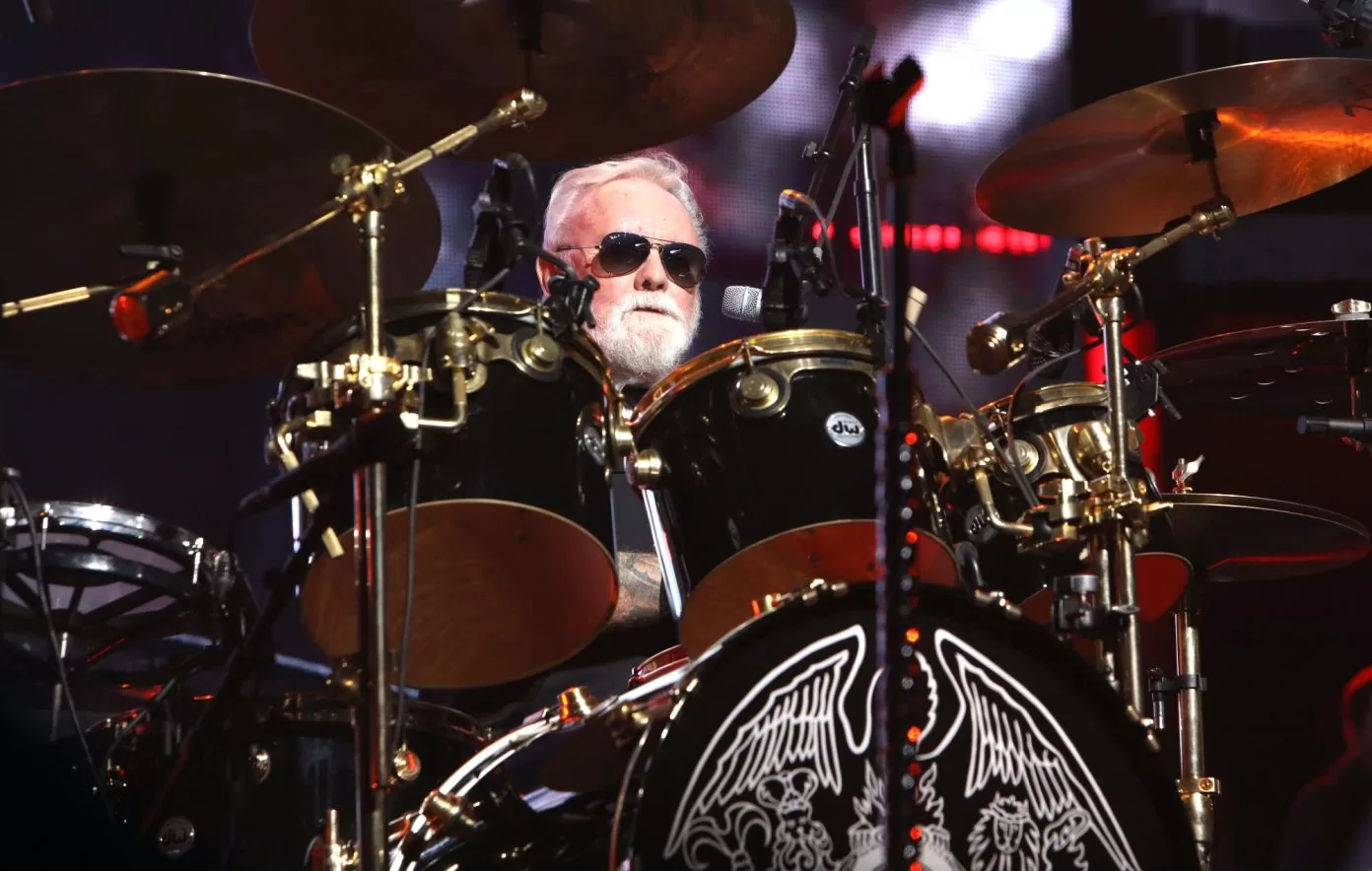 Roger Taylor tocando en vivo con Queen (Getty Images)