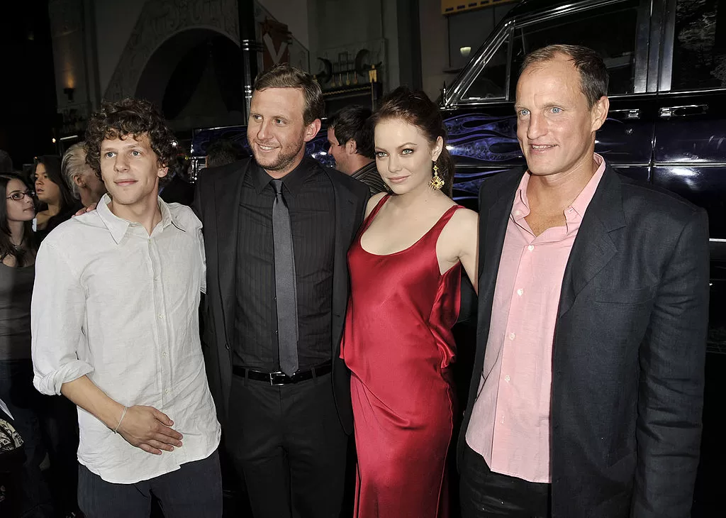 Elenco de Zombieland junto qal director de la cinta Ruben Fleisher, 2009 | Getty Images.