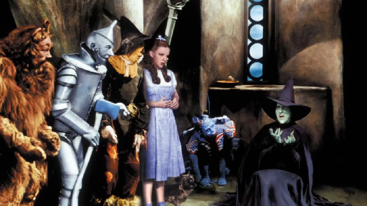 El elenco de El Mago de Oz en un fotograma de la película | Getty Images