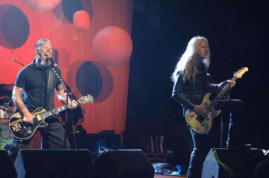 Jerry Cantrell y James Hetfield tocando juntos en un concierto benéfico | Getty Images