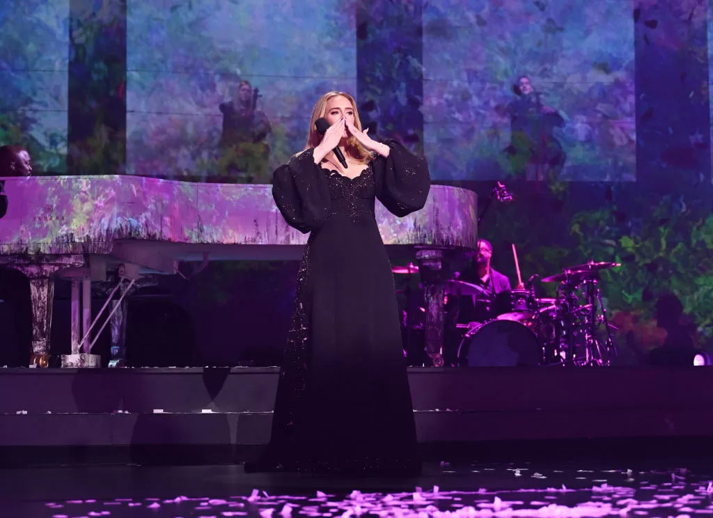 Adele presentandose en el Colosseum at Caesars Palace, durante su residencia artística en Las Vegas, 2024 | Getty Images