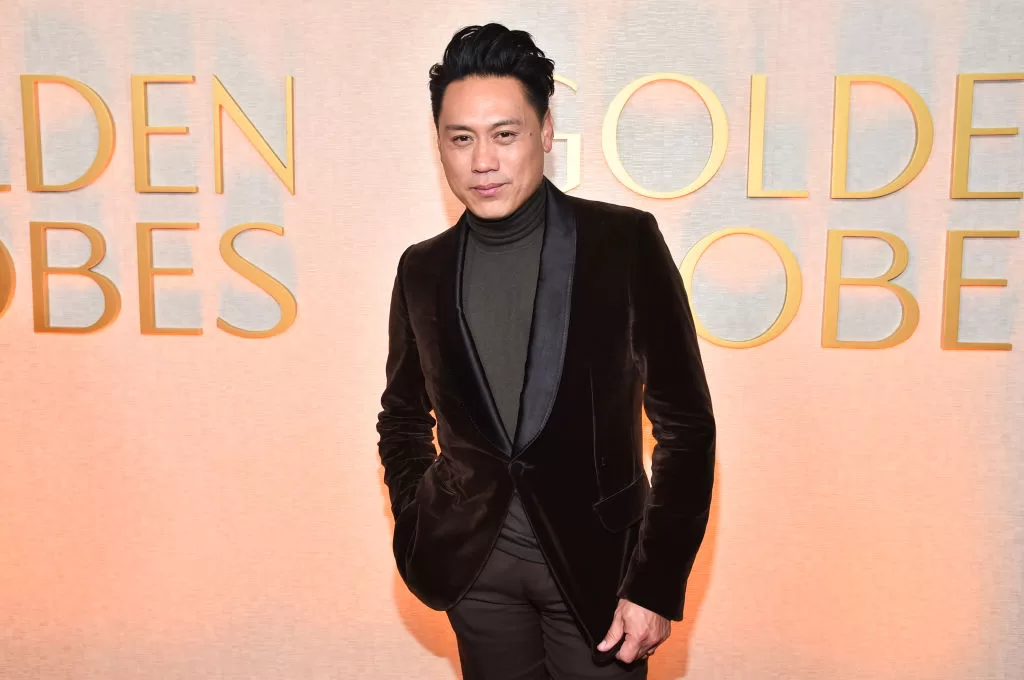 Jon M. Chu en la ceremonia de los Globos de Oro 2025 | Getty Images