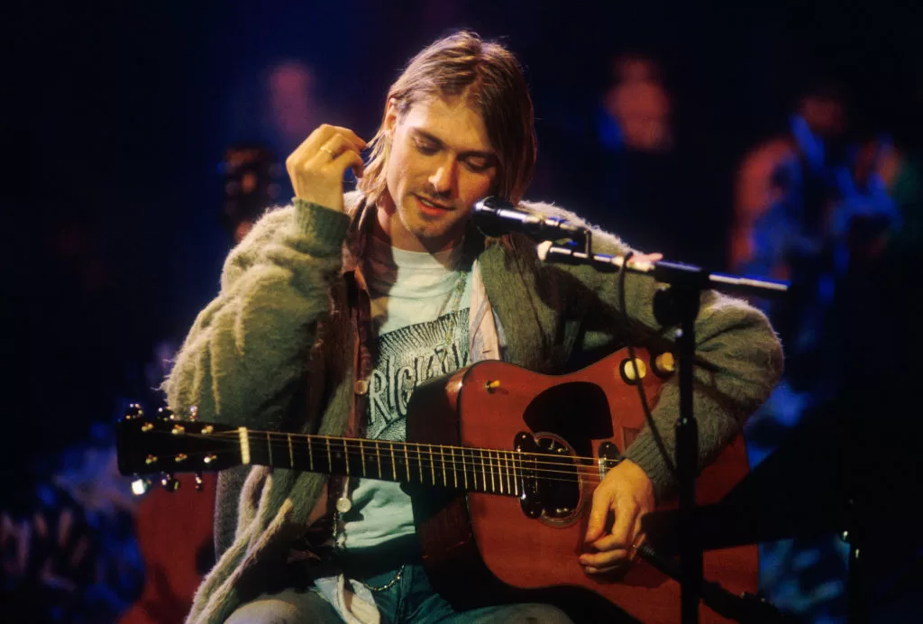 Kurt Cobain tocando junto a Nirvana en el MTV Unplugged, 1994 | Getty Images